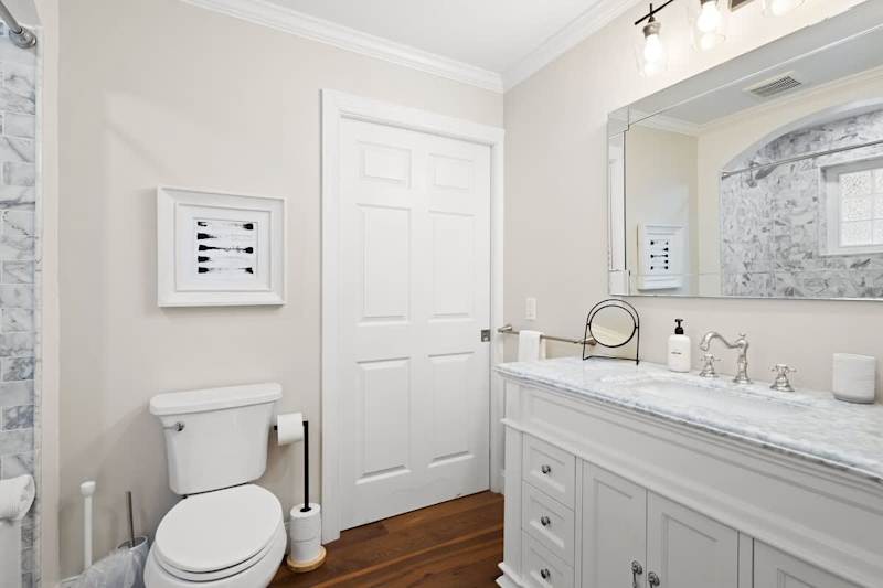 Bathroom features a shower/tub combo.