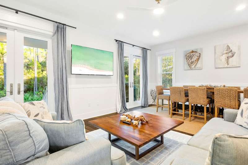 Living room features a walkout to the back covered porch.