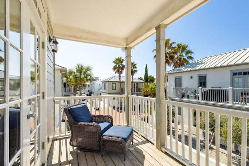 Large balcony off bunk room.