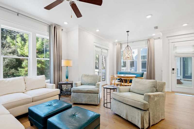 Living features plenty of seating for all!