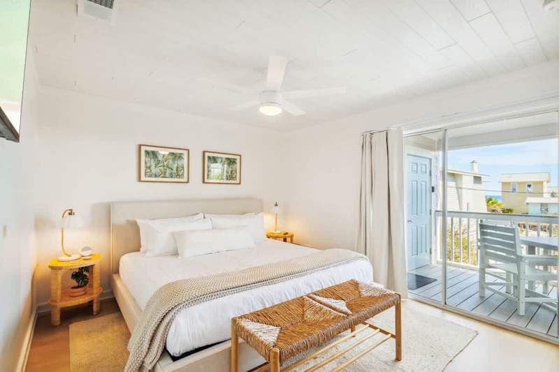 Guess bedroom features gulf views!