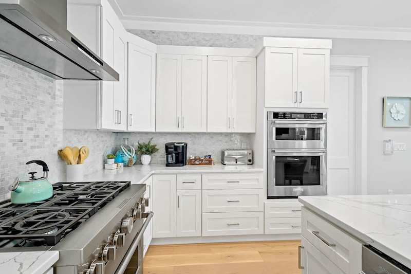 Gourmet kitchen is stocked with all your cooking essentials!