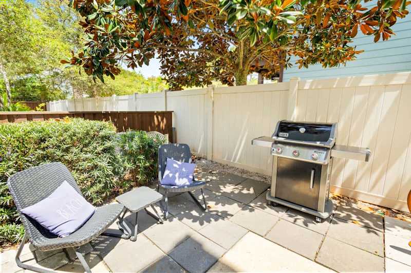 Enjoy a poolside cookout with the gas grill.