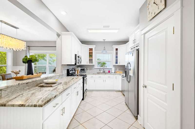 Fully stocked kitchen with all your cooking essentials! Perfect for cooking together.