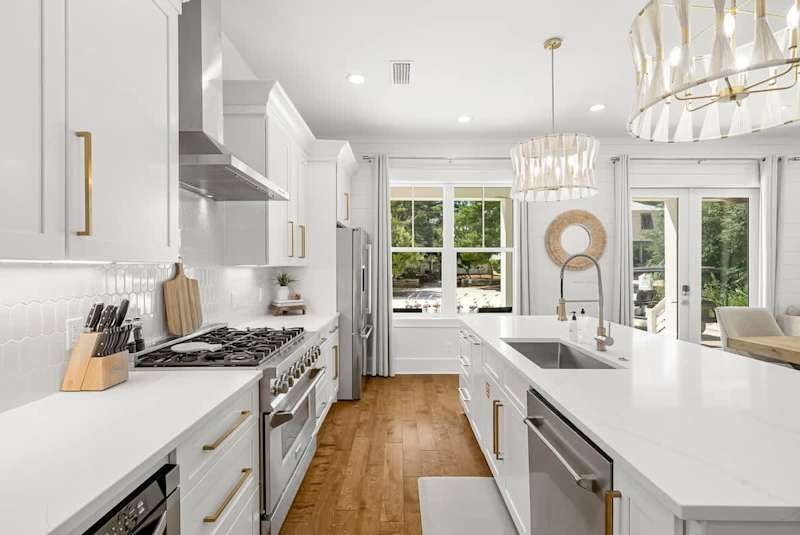 Enter the home into a gorgeous gourmet kitchen.