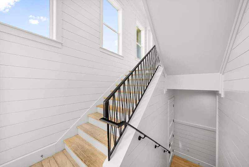 Stairwell access to 2nd floor.
