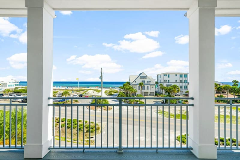 Sweeping views of the Gulf.