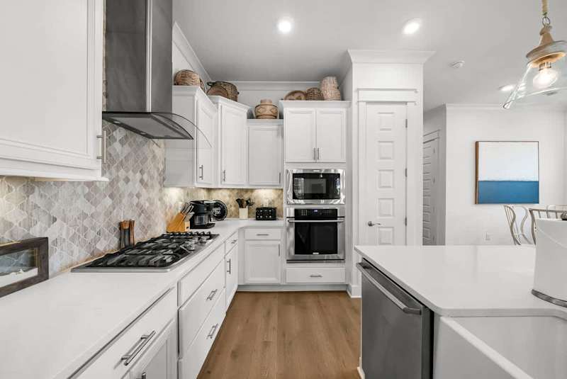 Large gourmet kitchen.