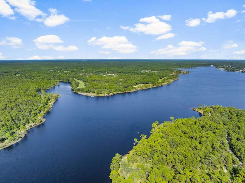 Boardwalk access to Powell Lake is just a 5 minute walk from the home! Bring your own paddle boards.