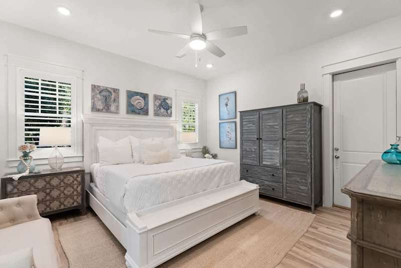 Bedroom #1 features king bed, with ensuite & smart tv.