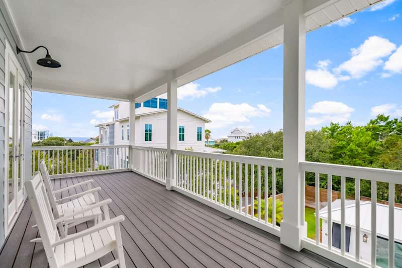 Third floor balcony access