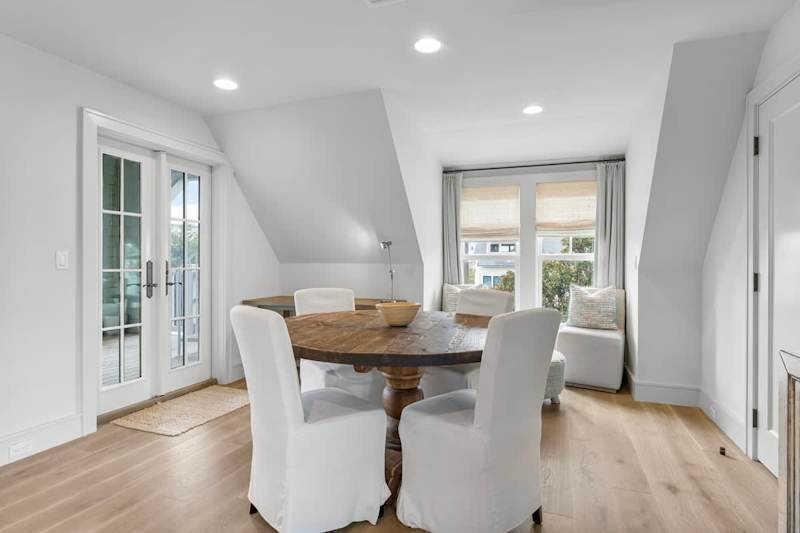 Table seating for 4, perfect for game nights.