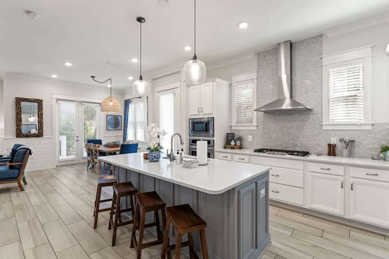 Large gourmet kitchen.