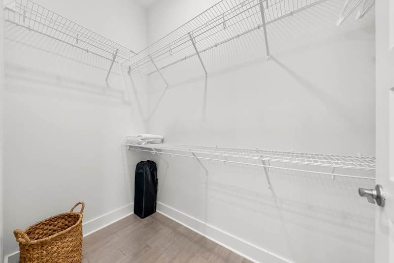 Ensuite walk-in closet
