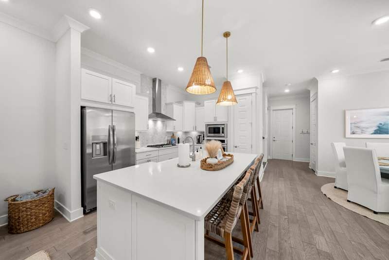 Large island with seating for 4.