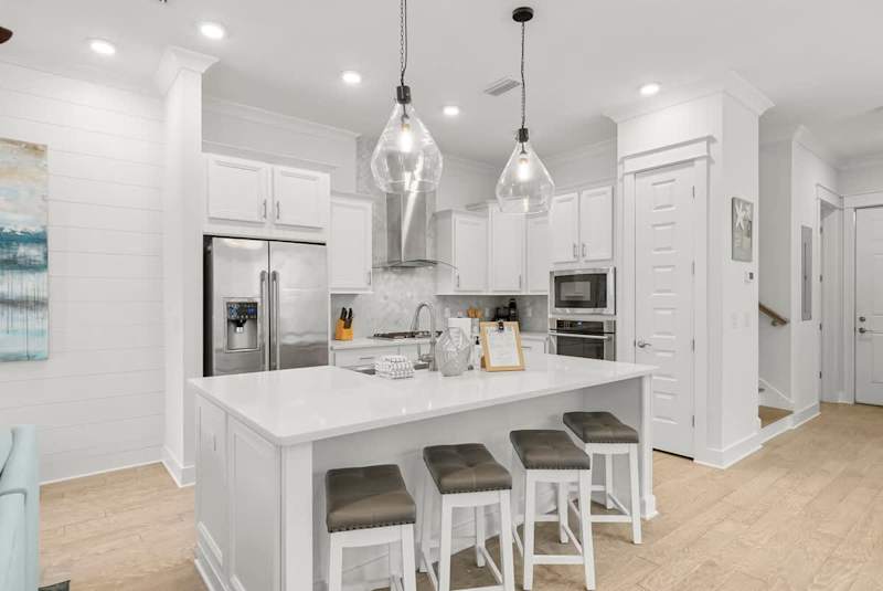 Large island with seating for 4.