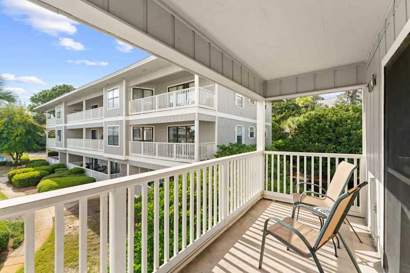 Private balcony over the courtyard perfect for morning coffee or winding down after a day at the beach!