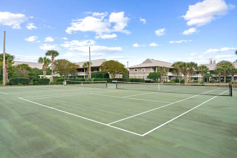 Tennis/Pickleball courts onsite.