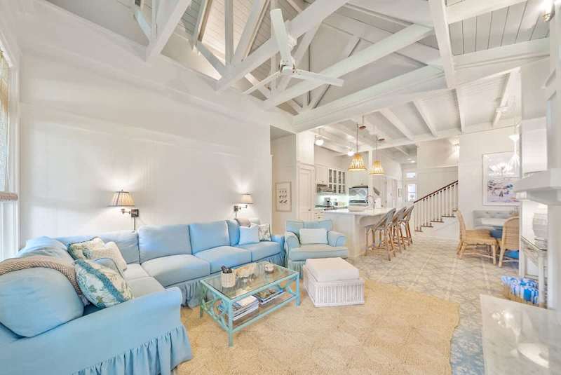 Walk in to the open floor living/dining.