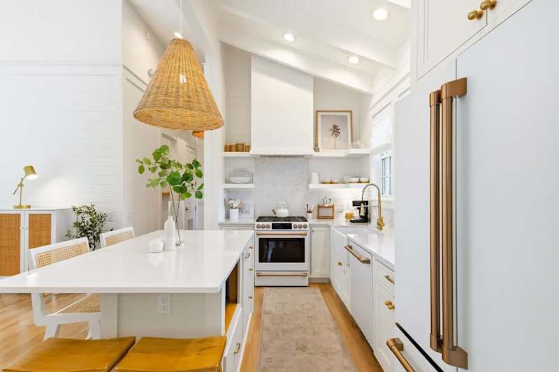 Gourmet kitchen that is fully stocked for your stay!