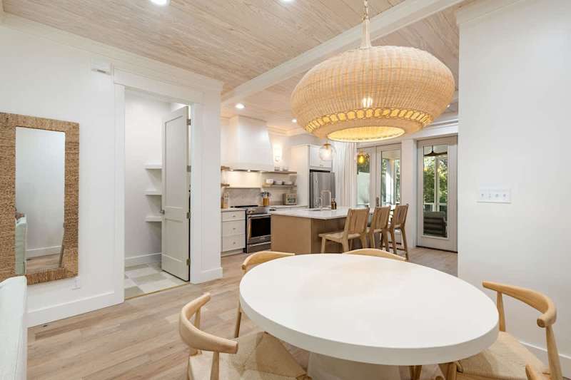 Dining seating for 5.