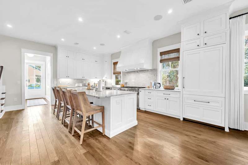 Fully equipped gourmet kitchen.