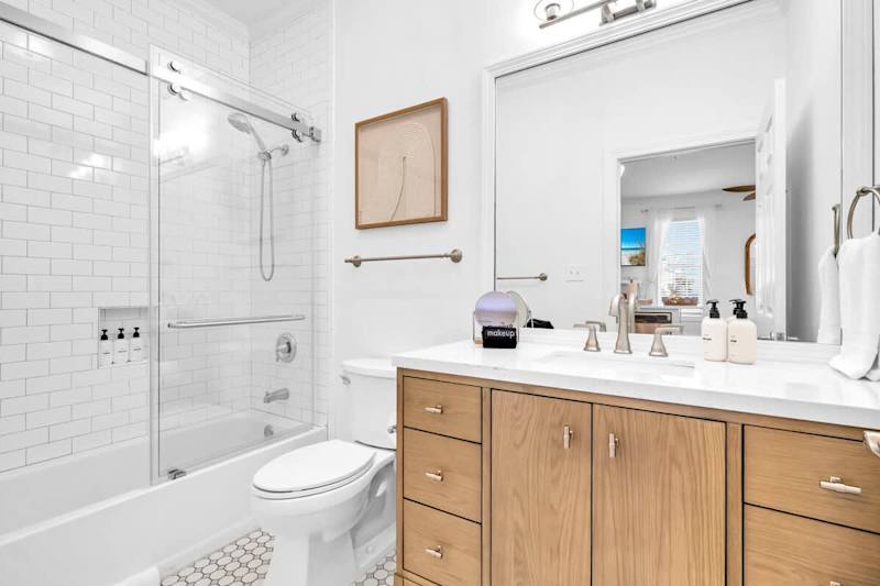 Bathroom features a shower/tub combo.