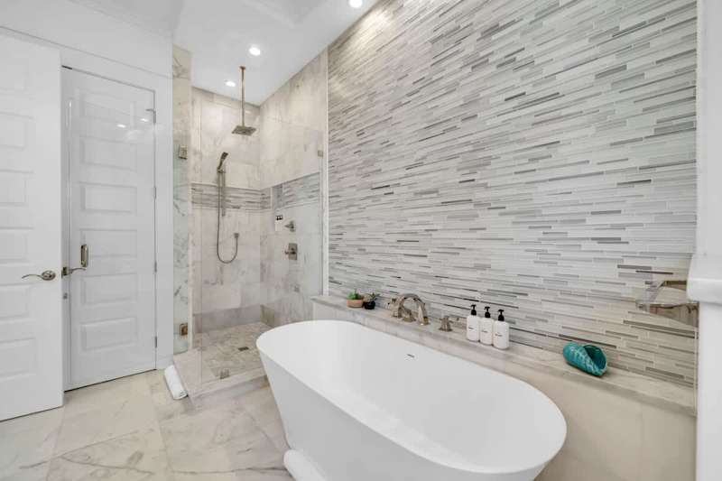 Ensuite Features Soaking Tub and Walk-in Shower