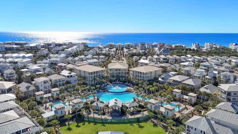 Resort-style living at its best. 
Enjoy Seacrest Beach’s expansive lagoon pool.