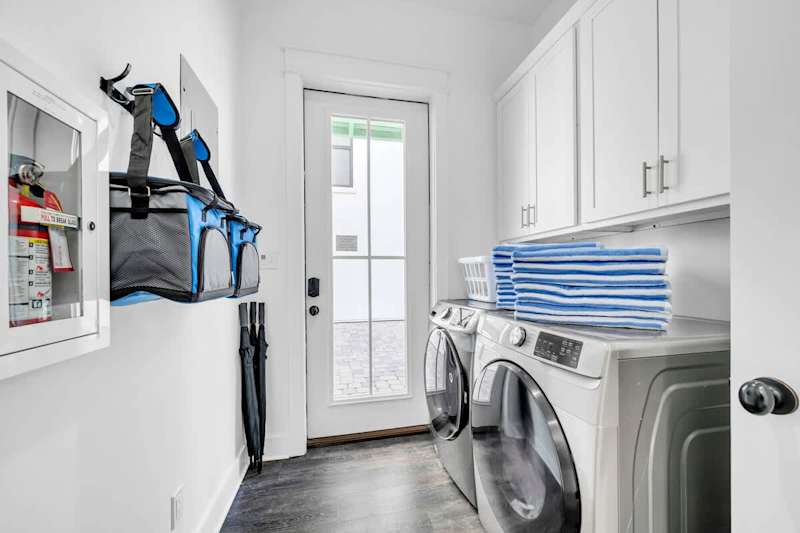 Convenient in-unit washer and dryer.