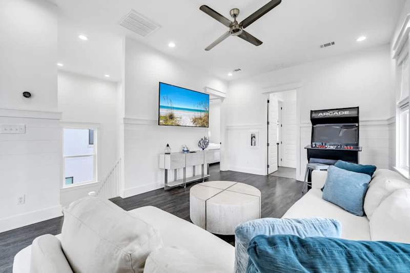 Game on! Third-floor living space with an arcade machine.