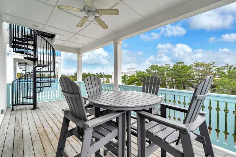 Third floor covered outdoor seating