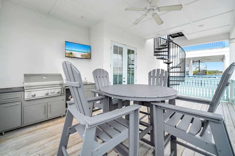 Third floor balcony retreat with seating and an outdoor grill!
