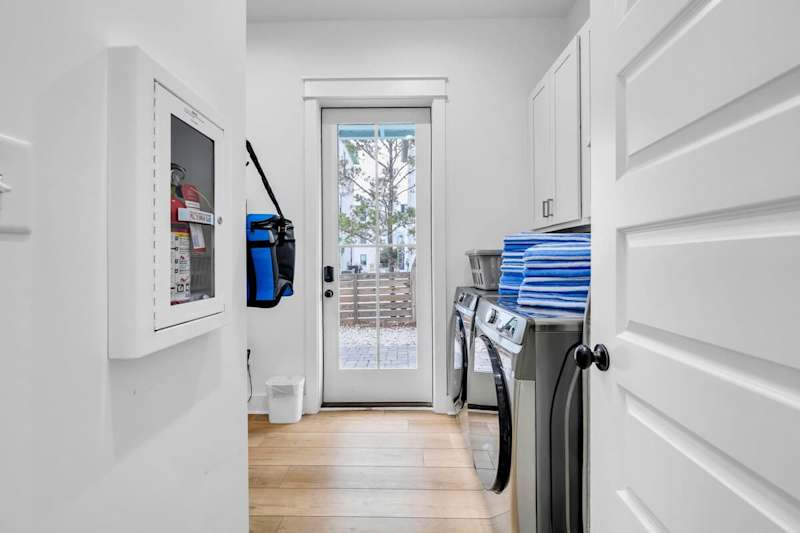 Convenient in-unit washer and dryer.