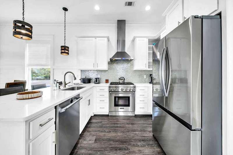 Fully stocked kitchen with island seating for 4.