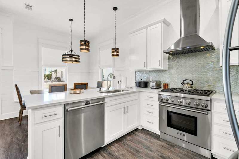 Family meals made easy with the fully stocked kitchen!