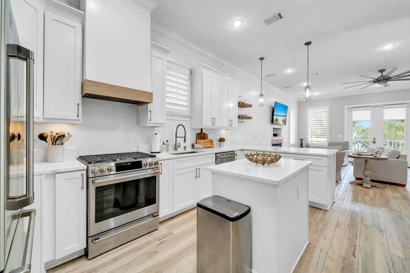 Fully stocked kitchen, including wine fridge