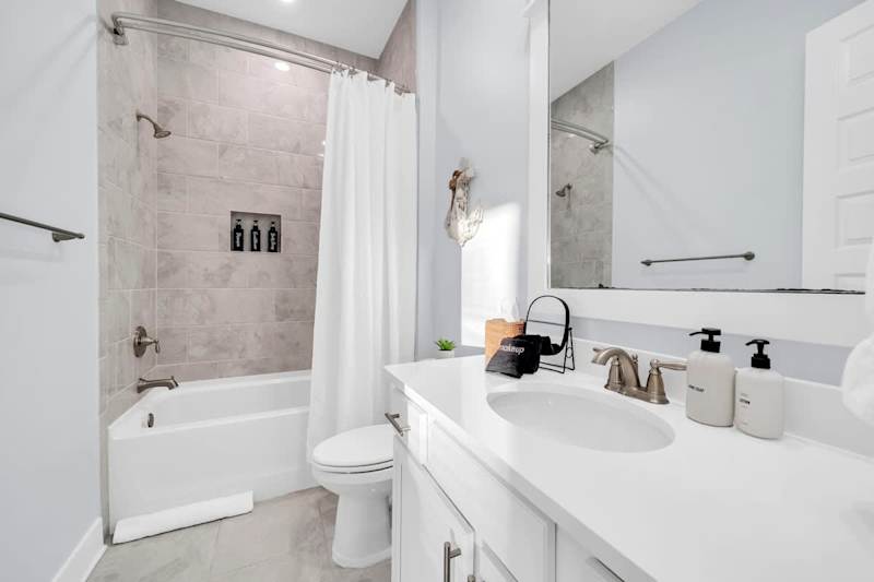Guest hallway bathroom with shower/tub combo.