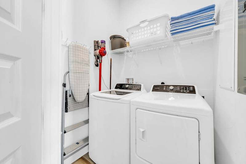 In-unit washer & dryer.