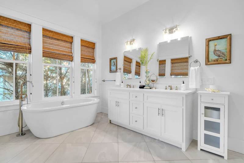 Large ensuite bathroom with soaking tub