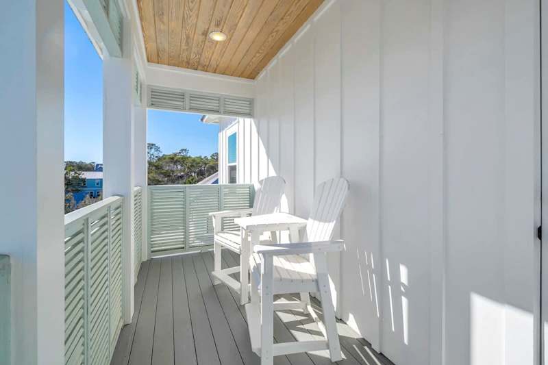 Third floor porch access