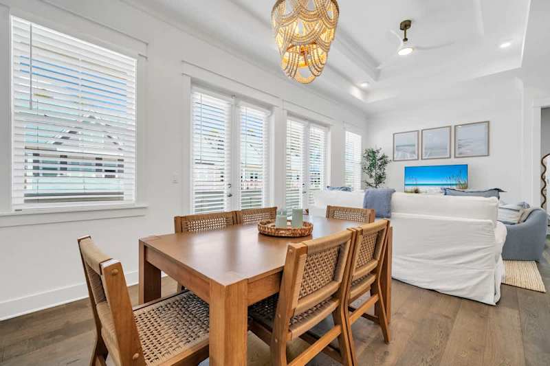 Dining room seating for 6