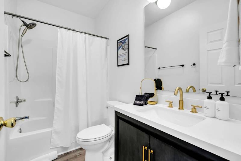 First floor hall bathroom features shower/tub combo