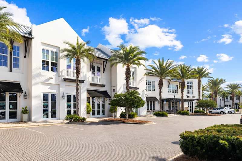 Home is walking distance to 30 Avenue for upscale shopping and amazing restaurants!