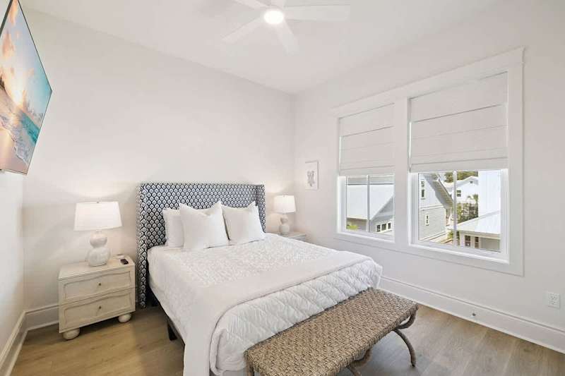 Bedroom #4: Queen + smart tv