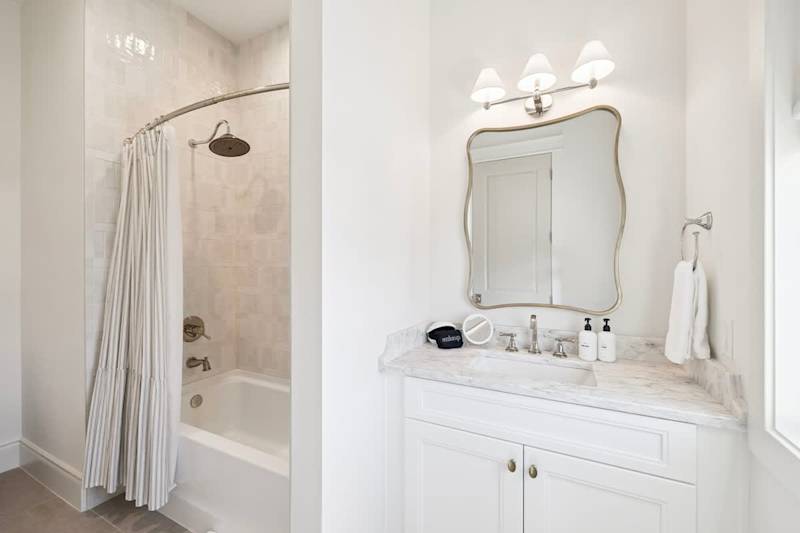 Queen Ensuite