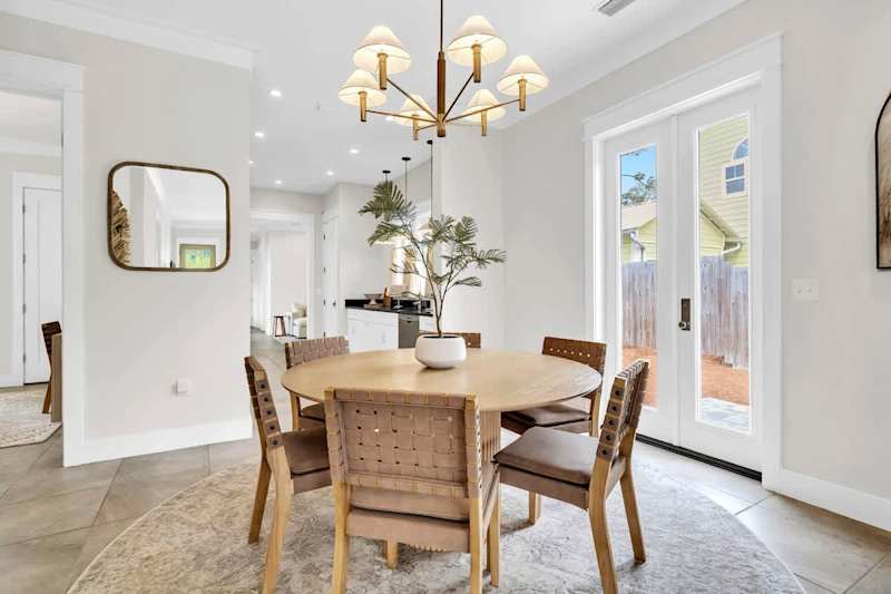 Dining seating for 6