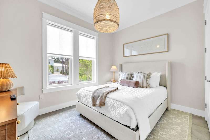 Bedroom #1: Queen + Smart Tv