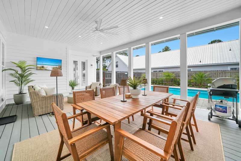 Outdoor dining seating for 8