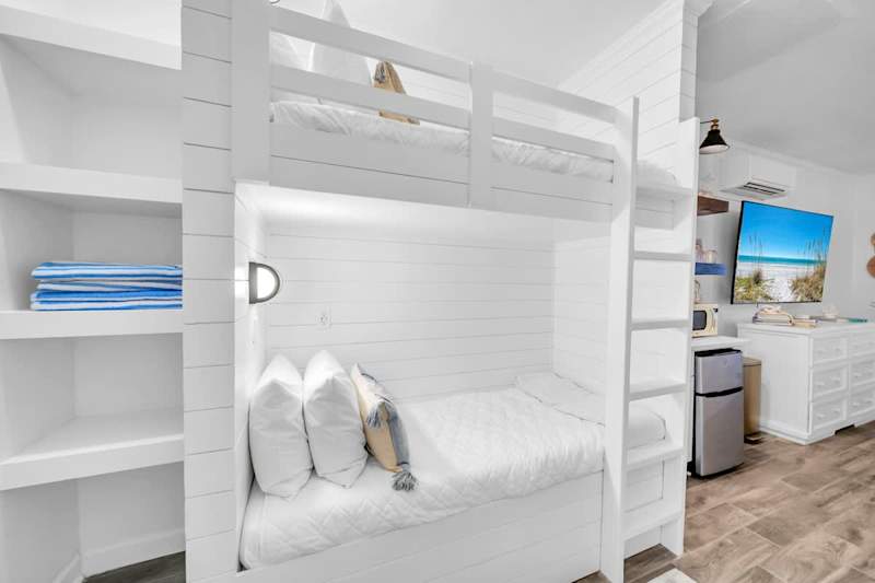 Built-In Twin/Twin Bunk